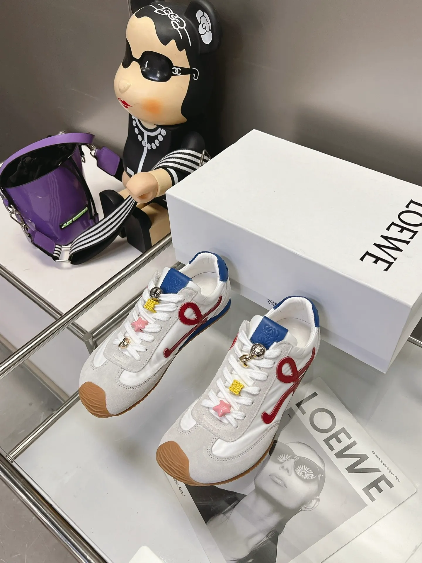 👟👟Ex-factory price 540👟👟 Original BALLET RUNNER2.0 Loewe ballet shoes! Asymmetrical toe shape, Loewe's signature design! Super soft, light and flexible wave pattern original T👟👟factory price U bottom, (not ordinary rubber bottom) original cover last + strong top craftsmanship wrapping feeling, first-class comfort! The 3D injection molded rubber LOEWE logo on the heel gives this shoe a retro and elegant interpretation, and incorporates modernity and LOEWE's unique style. There are so many colors and pictures will be updated one after another. Code number: 35-40 (41 customized)